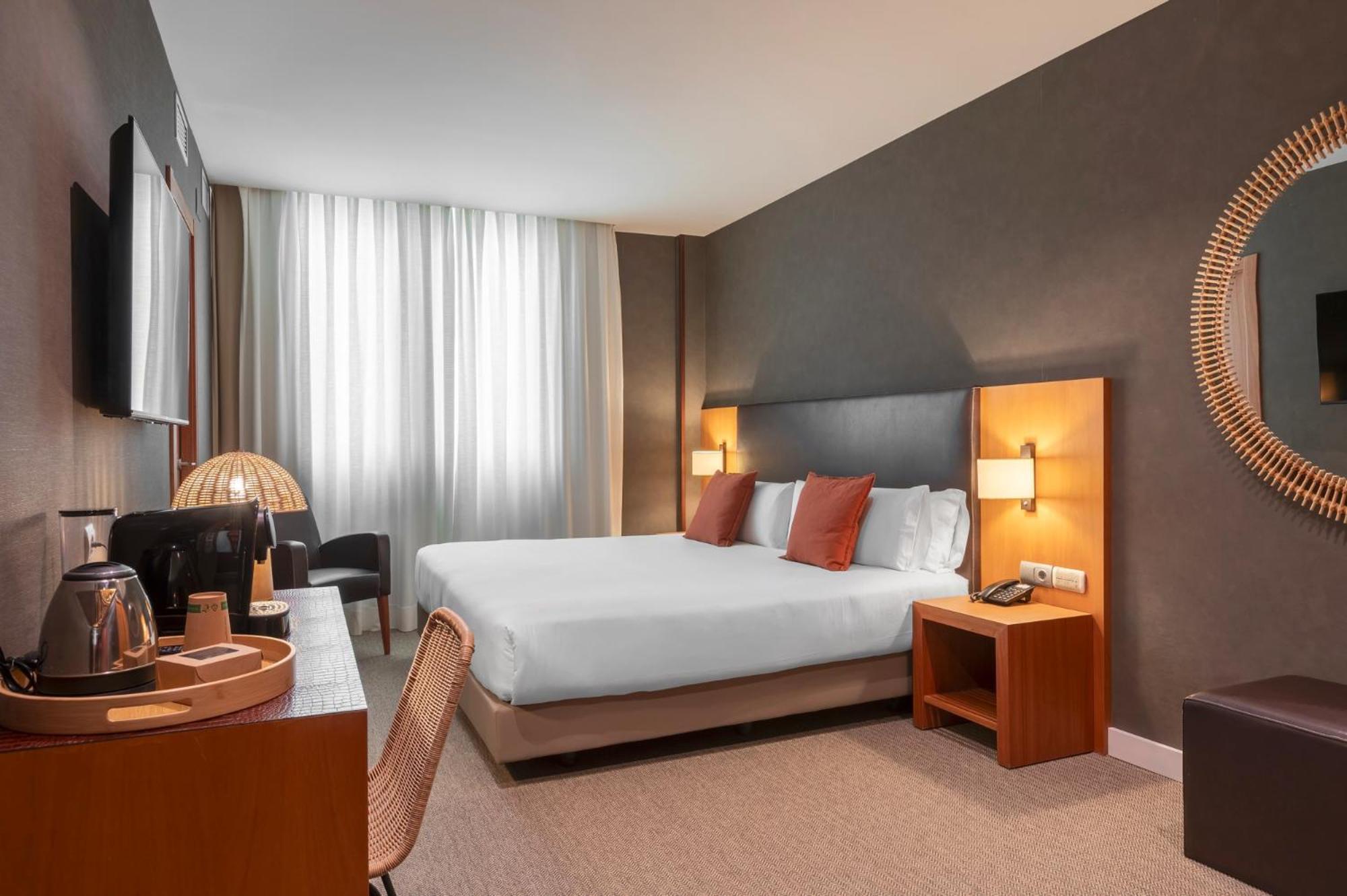 Acta Sant Just Hotell Sant Just Desvern Exteriör bild